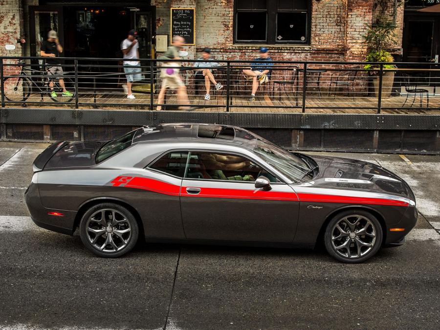  Dodge Challenger R/T Classic 2015 года  (фото 3 из 5)